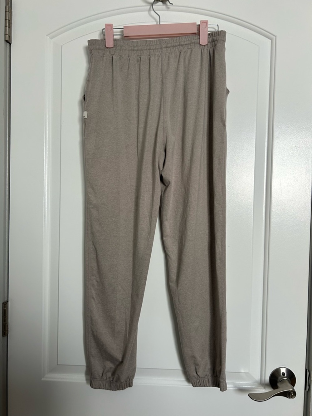 Vuori Women's Boyfriend Jogger Lounge Sweatpants Size S athleisure cozy gym Tan - Picture 3 of 9